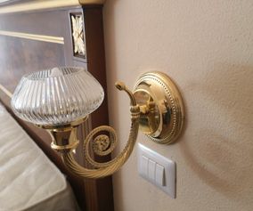 wall lamp in brass